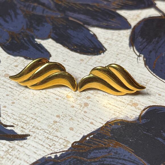 Vintage Designer Luxe Gold Wing Earrings by Napier - Picture 5 of 6